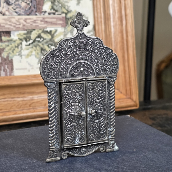 Vintage Orthodox Metal Icon Box Madonna & Child Greek Triptych Style Shrine 4" - Picture 3 of 16